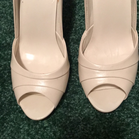 Beautiful Bone Pumps - Picture 3 of 8